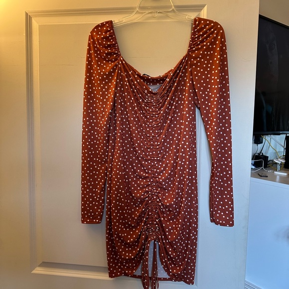 PrettyLittleThing Ruched Front Long Sleeve Bodycon Dress - Picture 4 of 8